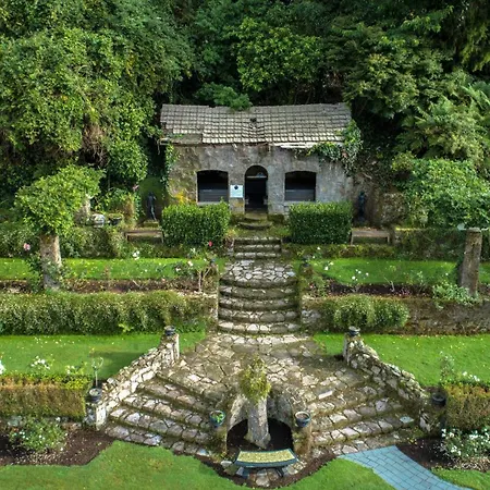 Black Swan Lakeside Boutique Hotel-2